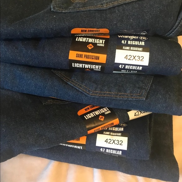 FR Men’s Wrangler Jeans 42x32 - Picture 5 of 8